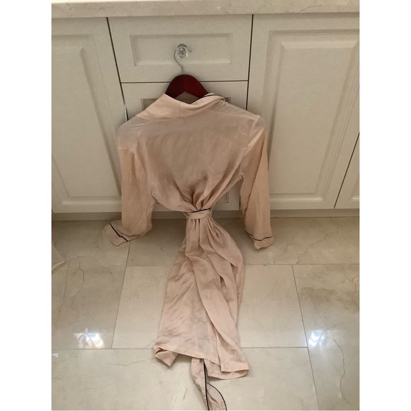 ❤️SOLD❤️ Agent provocateur pale pink silk robe elegant feminine design. Size 3. - Picture 2 of 4